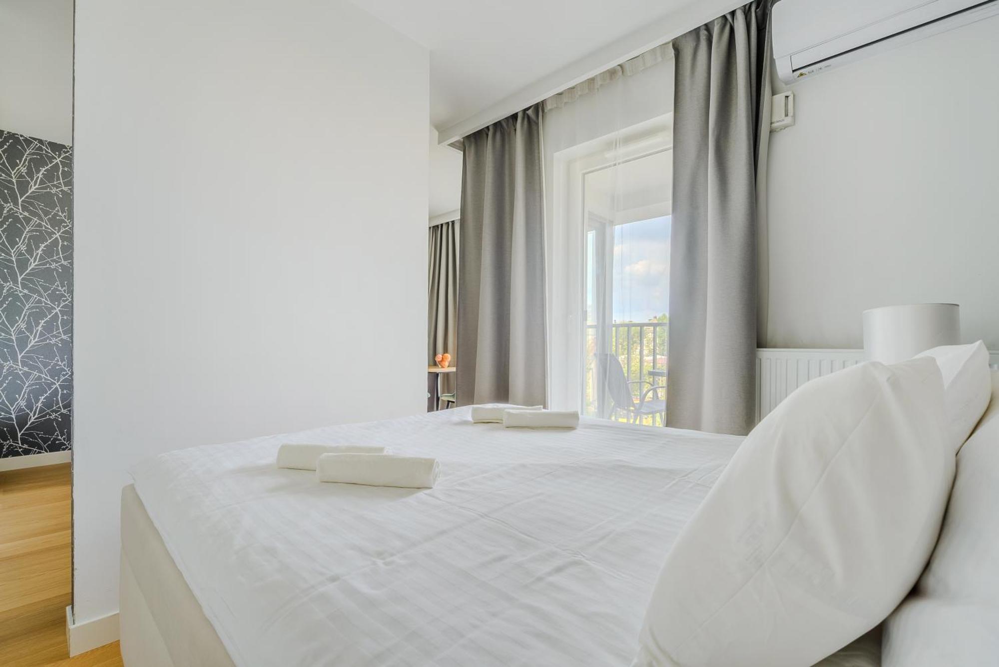 Cozy Family Apartments With Balcony Near Zlote Tarasy Varsovie Chambre photo